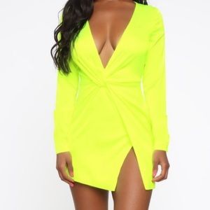 NEW WITH TAGS long sleeve neon yell…